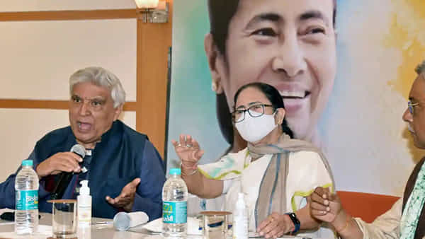 Mamata Banerjee: జాతీయ గీతాన్ని అవమానించిన ముఖ్యమంత్రి.. మమతా బెనర్జీకి ముంబై కోర్టు సమన్లుజారీ..!
