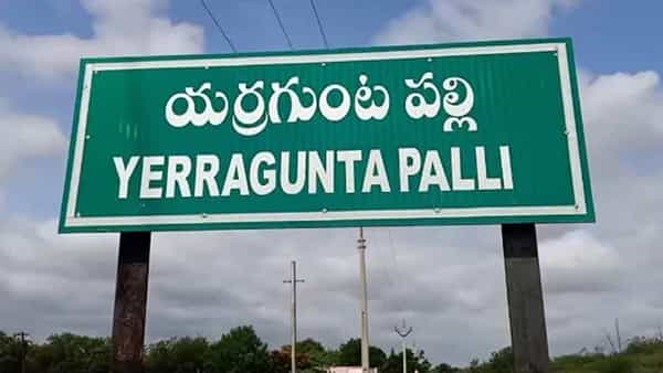 Andhra Pradesh: మహిళ బాత్రూంలోకి తొంగి చూసిన పక్కింటి వ్యక్తి.. ఆమె భర్త నిలదీసేందుకు వెళ్లగా..