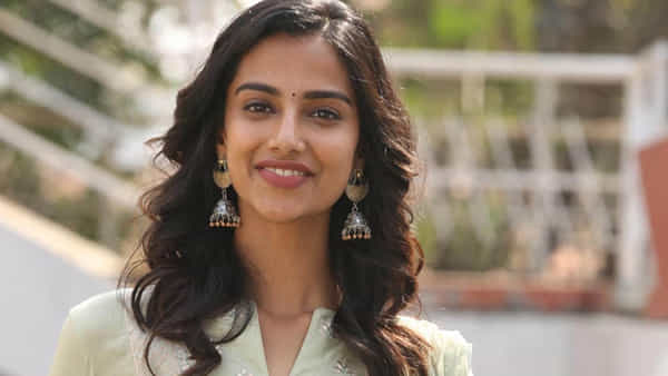 Meenakshi Chaudhary : తెలుగు డైలాగ్లు చెప్పడం నాకు బిగ్ టాస్క్.. ఆసక్తికర కామెంట్స్ చేసిన రవితేజ హీరోయిన్