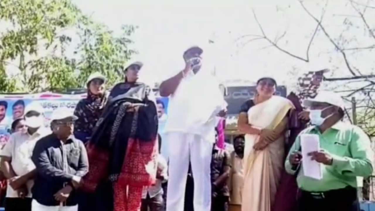 Viral Video: పుష్పా సాంగ్‌తో అదరగొట్టిన ఎమ్మెల్యే.. ఊ అంటారా తల్లి ఉహూ అంటారా అంటూ..