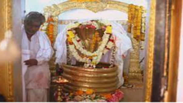 NAGOBA: మొక్కు తీర్చుకుంటేనే కోడలిగా గుర్తింపు.. అమావాస్య అర్ధరాత్రి పూజలు