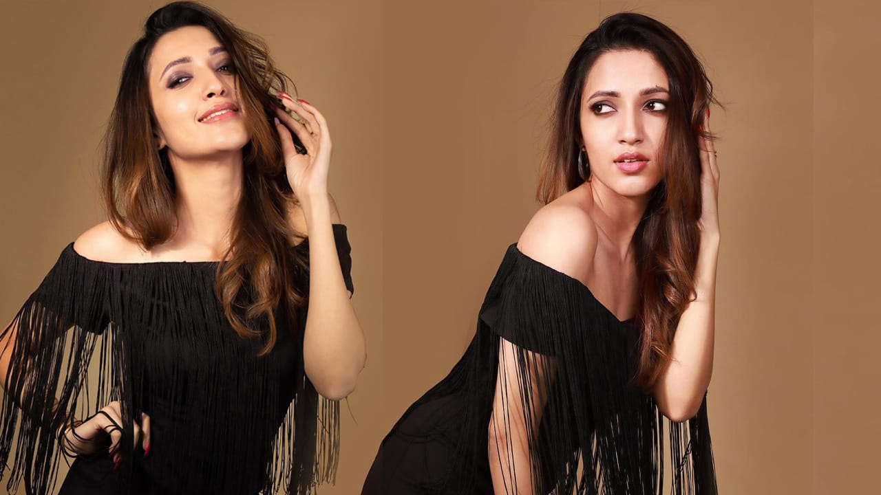 సందీప్ కిషన్ తో గల్లీ రౌడీ చేసిన ఈ నటి తన అందంతో ప్రేక్షకుల మనసు దోచేసింది నేహా శెట్టి.