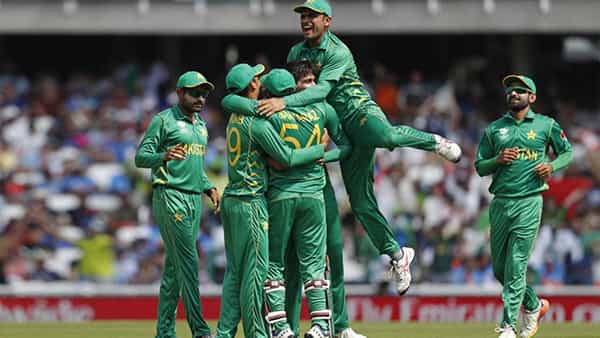 Pakistan pacer: పాకిస్తాన్ యువ పేసర్పై సస్పెన్షన్ వేటు.. అందుకే ఈ నిర్ణయం తీసుకున్నారా..