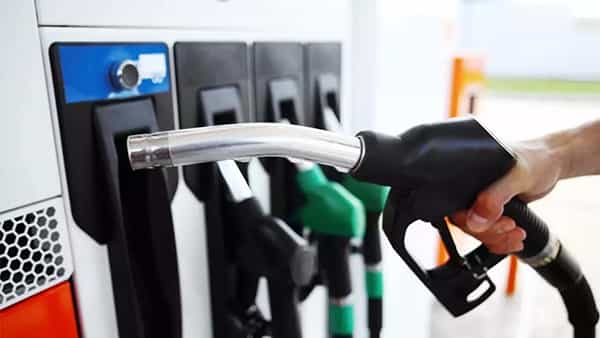petrol, diesel: ప్రజలకు షాక్ ఇవ్వనున్న పెట్రోలియం కంపెనీలు.. ఎప్పుడంటే..