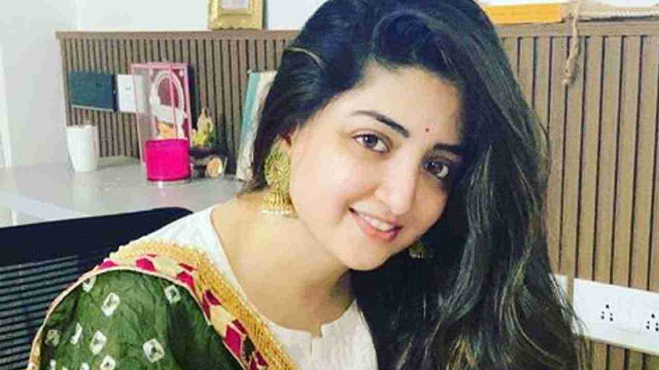 Poonam Kaur: వాళ్లిద్దరూ మహిళలను ఆయుధాలుగా వాడుకుంటారు.. సంచలన కామెంట్స్ చేసిన పూనమ్ కౌర్..