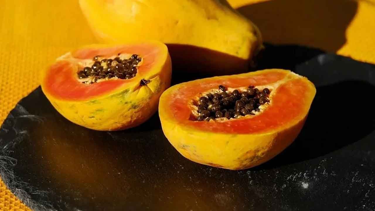 Papaya: బొప్పాయి తింటున్నారా.. అయితే జాగ్రత్త.. ఎందుకంటే..