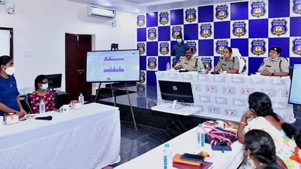 Andhra Pradesh: ఆ యాప్ డౌన్లోడ్ చేసుకోండి.. బహుమతులు గెలుచుకోండి.. పోలీసుల వినూత్న ఆఫర్..
