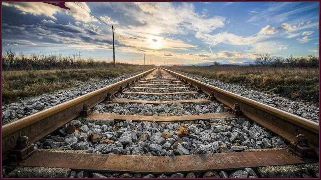Railway Track Facts:  రైల్వే ట్రాక్స్‌ తుప్పు పట్టకపోవడానికి కారణం ఏమిటి..?