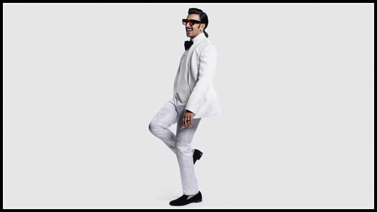 Ranveer Singh: స్టైలీష్ లుక్లో అట్రాక్ట్ చేస్తోన్న బాలీవుడ్ స్టార్ హీరో.. రణ్ వీర్ సింగ్ లేటేస్ట్ ఫోటోస్ వైరల్..