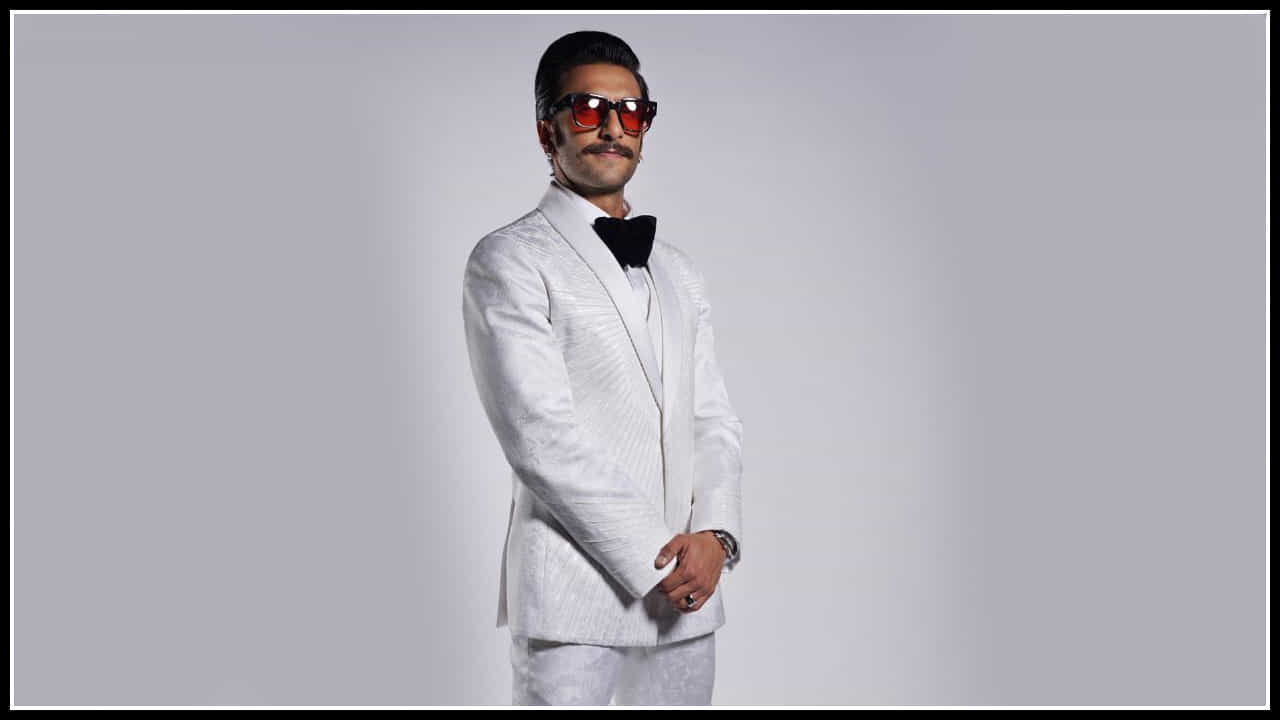 Ranveer Singh: స్టైలీష్ లుక్లో అట్రాక్ట్ చేస్తోన్న బాలీవుడ్ స్టార్ హీరో.. రణ్ వీర్ సింగ్ లేటేస్ట్ ఫోటోస్ వైరల్..