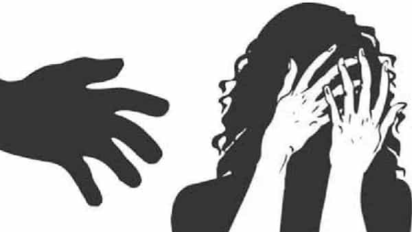 Crime news: లిఫ్ట్ ఇస్తానని కారు ఎక్కించుకున్నాడు.. చంపుతానని బెదిరించి అఘాయిత్యానికి పాల్పడ్డాడు