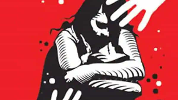 Hyderabad: హైదరాబాద్లో మరో దారుణం.. పాలకోసం బయటికి వచ్చిన బాలికపై అఘాయిత్యం..
