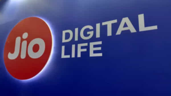 Reliance Jio: రిలయన్స్ జియోకు గట్టి ఎదురుదెబ్బ.. మళ్లీ షాకిచ్చిన కస్టమర్లు..