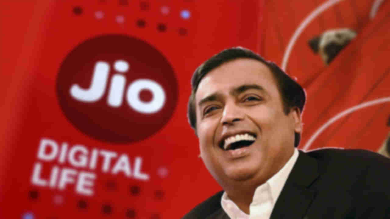 Mukesh Ambani: వరుస పెట్టుబడులతో దూసుకుపోతున్న అంబానీ.. తాజాగా ఆ కంపెనీలో వాటాల కొనుగోలు..