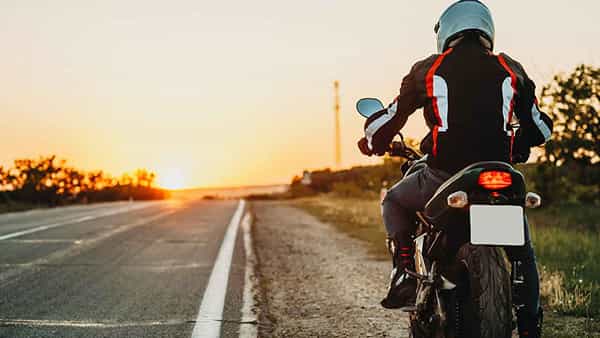 Riding Bike: బైక్పై వెళ్లేటప్పుడు కరోనా రావొద్దంటే ఈ 4 జాగ్రత్తలు తప్పనిసరి.. అవేంటో తెలుసుకోండి..?
