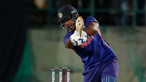 ind vs sl: 13వ ఓవర్లో సిక్సర్ల వర్షం కురిపించిన భారత ఆటగాడు.. కానీ చివరి బంతికి ఏమైందంటే..