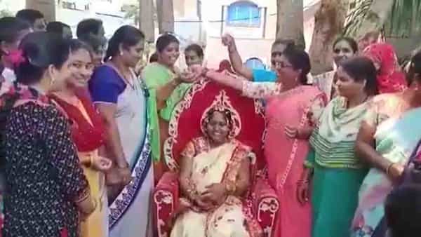 Viral Video: పెనుగొండ పోలీస్ స్టేషన్లో అరుదైన సన్నివేశం.. కాబోయే తల్లికి ఖాకీల శ్రీమంతం..!