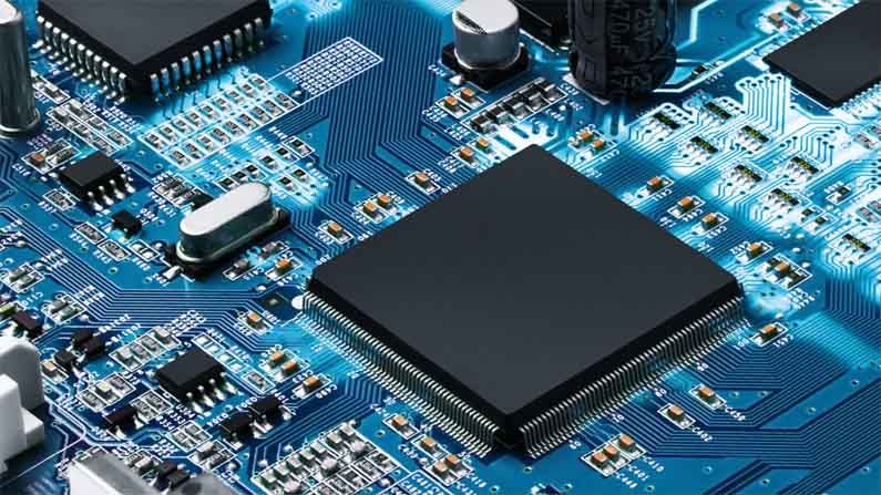 Semiconductor Plant: సెమీకండక్టర్‌ చిప్స్‌, డిస్‌ప్లే తయరీ ప్లాంట్ల ఏర్పాటు కోసం 5 కంపెనీల నుంచి రూ.1.53 లక్షల కోట్ల విలువైన పెట్టుబడి ప్రతిపాదనలు వచ్చినట్లు కేంద్ర సర్కార్‌ వెల్లడించింది. వేదాంత-ఫాక్స్‌కాన్‌ జాయింట్‌ వెంచర్‌, ఐజీఎస్‌ఎస్‌ వెంచర్స్‌, ఐఎస్‌ఎంసీలు 13.6 బిలియన్‌ డాలర్ల పెట్టుబడితో చిప్‌ తయారీ యూనిట్లను ఏర్పాటు చేసేందుకు ప్రతిపాదనలు సమర్పించాయని తెలిపింది.