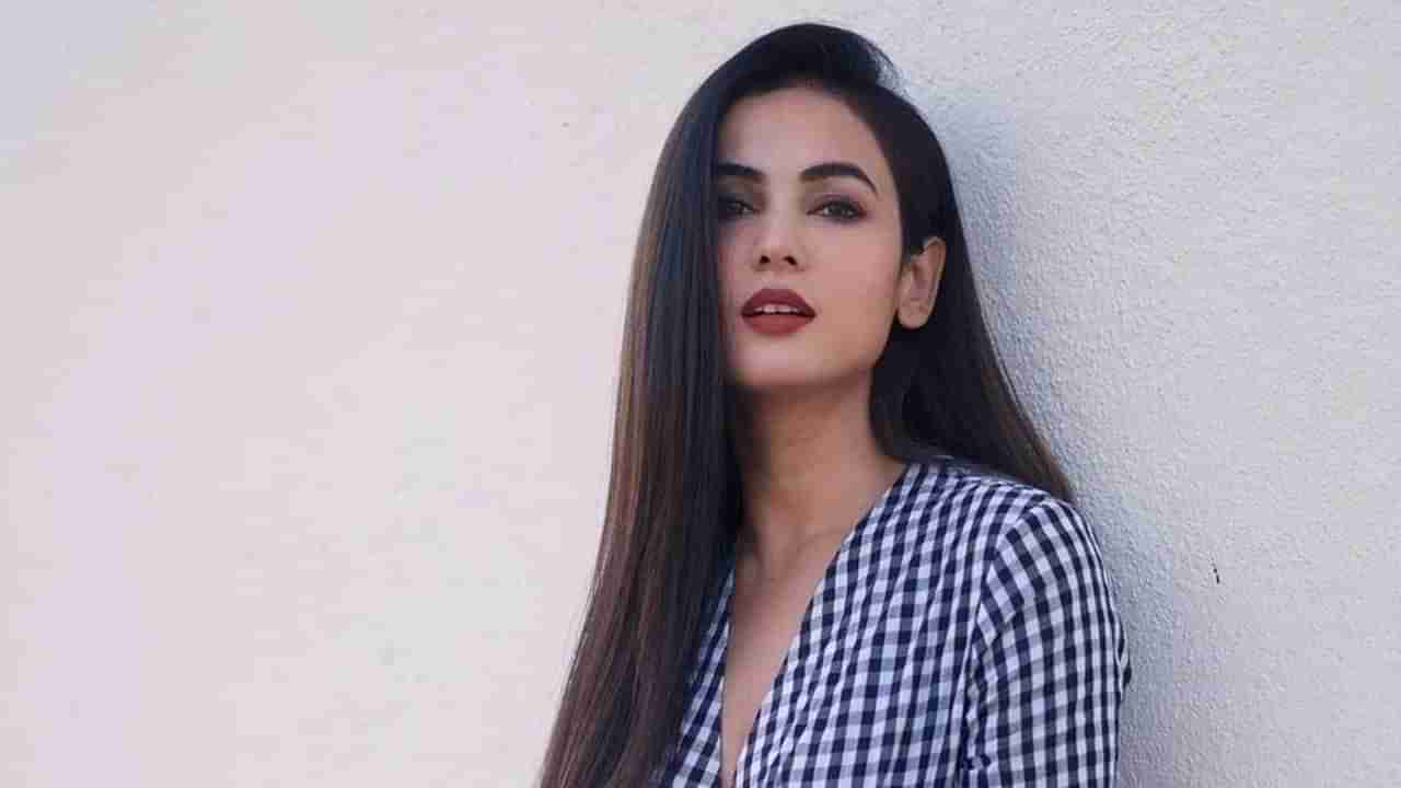 Sonal Chauhan: నాగార్జునకు జోడిగా బాలకృష్ణ హీరోయిన్.. ది ఘోస్ట్‌లో లెజెండ్ బ్యూటీ..