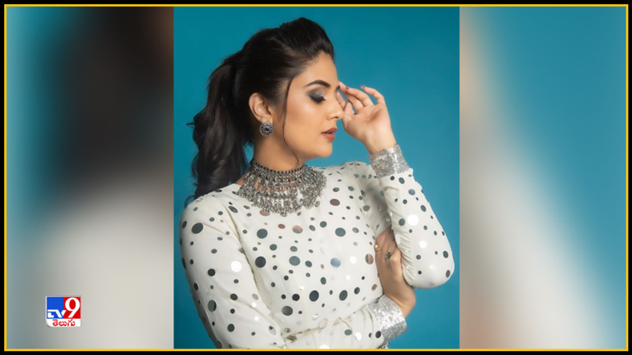 Sreemukhi New Photos. Credit by:Sreemukhi/Instagram