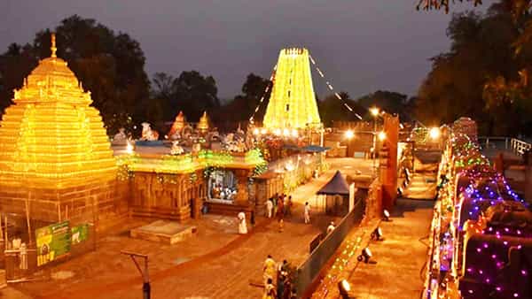 Srisailam: శ్రీశైలంలో శివరాత్రి శోభ.. నేటినుంచి భ్రమరాంబ మల్లికార్జున స్వామి బ్రహ్మోత్సవాలు..