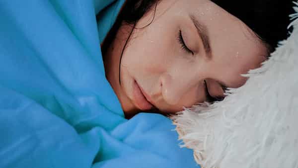 Sleep Health: నిద్రలో చెమటలు పడుతున్నాయా? బీ కేర్ఫుల్ అంటున్న నిపుణులు.. ఎందుకంటే..