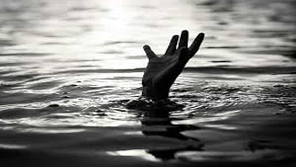 Crime news: ఈత కొట్టేందుకు నీటిలో దిగారు.. ఊబిలో చిక్కుకుని మునిగిపోయారు.. విషాదం నింపిన సరదా