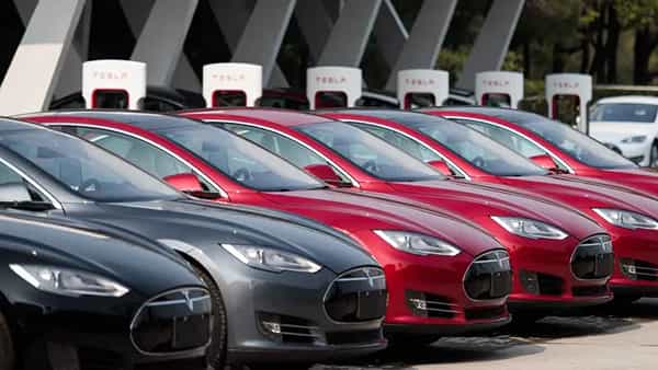 Tesla Recalls: వాహనదారుల మెడకు చుట్టుకుంటున్న టెక్నికల్ ఎర్రర్.. వేలాది వాహనాలు వెనక్కి