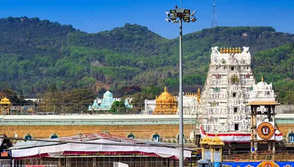 Tirumala: శ్రీవారి భక్తులకు శుభవార్త.. రేపటి నుంచే ఆఫ్లైన్ సర్వదర్శనం టోకెన్ల జారీ.. పూర్తి వివరాలివే..