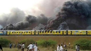 Andhra Pradesh PRC: ఏపీలో ‘ఛలో విజయవాడ’ టెన్షన్.. మారువేషాల్లో ఉద్యోగులు, అడ్డుకుంటున్న పోలీసులు..