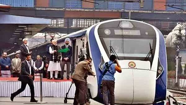 Budget 2022-Railways: కేంద్రం కీలక నిర్ణయం.. అన్ని ప్రాంతాలకు వందే భారత్ రైళ్లు..