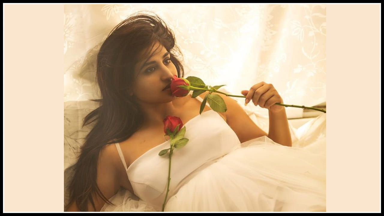 యూత్ కి చెమటలు పట్టిస్తున్న బుల్లితెర ముద్దుగుమ్మ వర్షిణి.. 