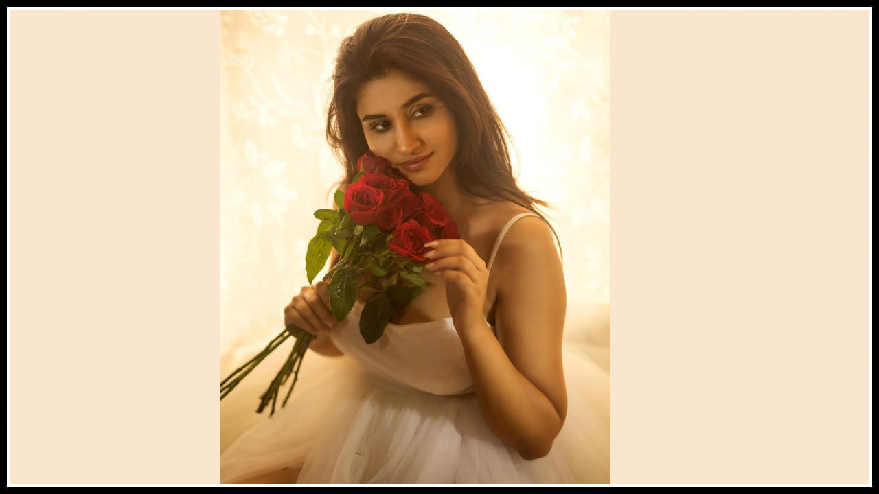 యూత్ కి చెమటలు పట్టిస్తున్న బుల్లితెర ముద్దుగుమ్మ వర్షిణి.. 