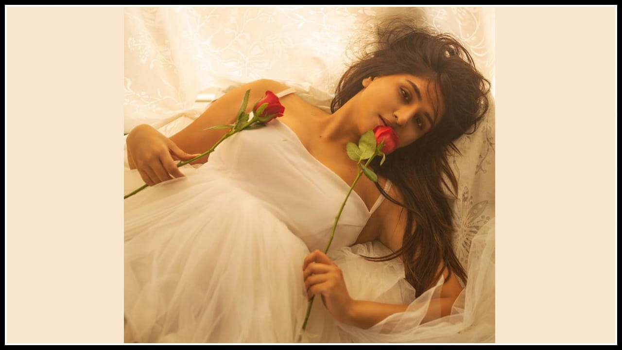 యూత్ కి చెమటలు పట్టిస్తున్న బుల్లితెర ముద్దుగుమ్మ వర్షిణి.. 