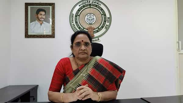 వారి పట్ల మహిళలు అప్రమత్తంగా ఉండాలి.. హెచ్చరించిన ఆంధ్రప్రదేశ్ మహిళా కమిషన్..