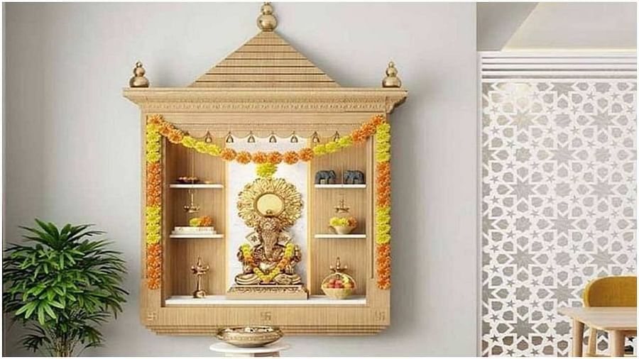 Temple Vastu Tips: ఇంట్లో ఆర్ధిక ఇబ్బందులా.. అయితే పూజ గదిలో ఈ వస్తువులు పెట్టుకోండి..
