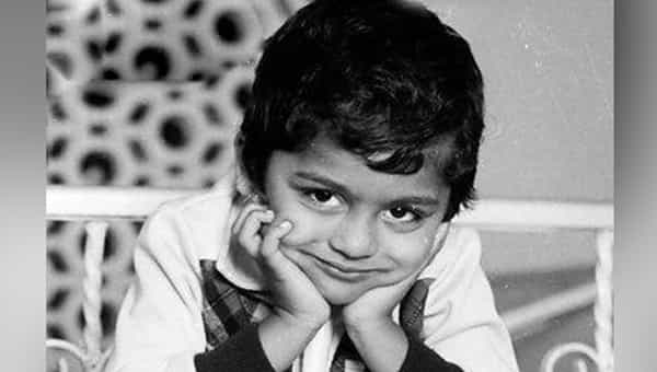 Viral Photo: ఫోటోలో ఉన్న ఈ కుర్రాడు ఇప్పుడు టాప్ హీరో.. ఆస్కార్ రేంజ్ ఈ హీరో సత్తా.. ఎవరో గుర్తుపట్టారా?