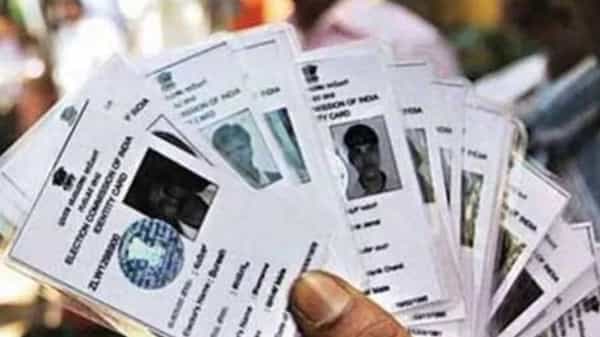 Voter ID Card: ఓటరు గుర్తింపు కార్డులో పేరు తప్పుగా పడిందా.. స్మార్ట్ఫోన్ ద్వారా ఇలా సవరించండి..?