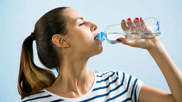 Water: తిన్న వెంటనే మంచి నీళ్లు తాగొచ్చా.. అసలు మంచి నీళ్లు ఎలా, ఎప్పుడు తాగాలో తెలుసా..