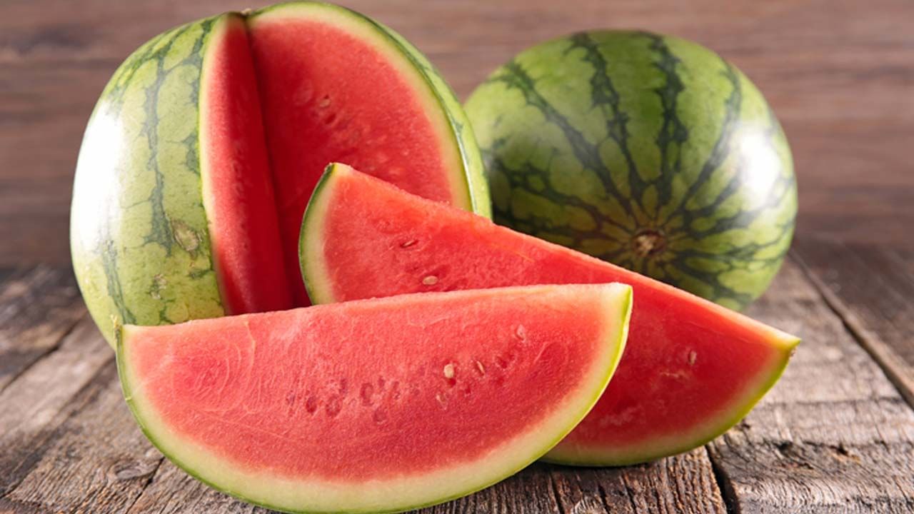 Watermelon: పుచ్చకాయ తిన్న తర్వాత నీళ్లు తాగితే ప్రమాదమే.. ఎందుకో తెలుసా..