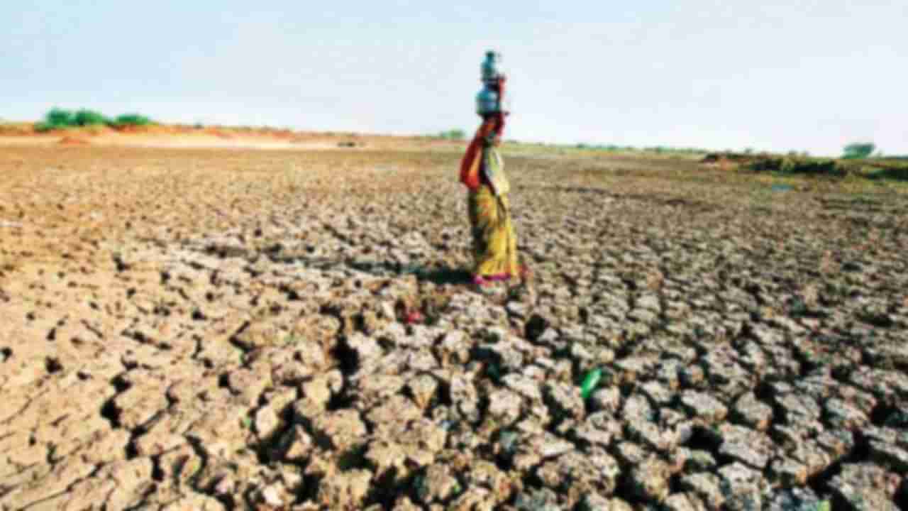 WATER PROBLEMS : తాగునీటికి కటకట.. రోడ్డు సౌకర్యమూ లేక విలవిల.. తీవ్ర ఇబ్బందుల్లో ఆ గ్రామ ప్రజలు