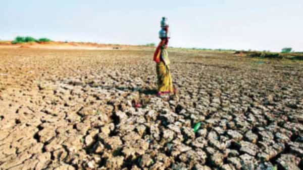 WATER PROBLEMS : తాగునీటికి కటకట.. రోడ్డు సౌకర్యమూ లేక విలవిల.. తీవ్ర ఇబ్బందుల్లో ఆ గ్రామ ప్రజలు