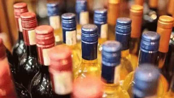 Liquor Shops Offer: ఒక బాటిల్ కొంటే మరొకటి ఉచితం.. మద్యం షాపుల బంపర్ ఆఫర్..!