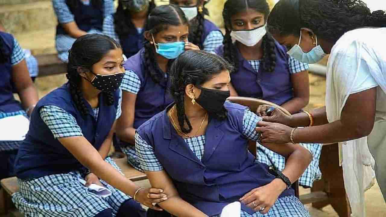 Corona Vaccination: 50 మిలియన్లకు పైగా యువతకు మొదటి డోస్ వ్యాక్సిన్ పూర్తి.. కీలక ప్రకటన చేసిన కేంద్ర ఆరోగ్య శాఖ..