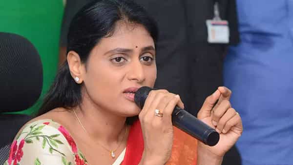 YS Sharmila: వైఎస్ షర్మిల అరెస్ట్.. స్టేషన్ లోనే దీక్ష కొనసాగిస్తోన్న వైఎస్సార్ టీపీ అధ్యక్షురాలు..