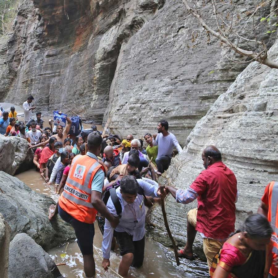 తిరుమల గిరుల్లో ఉన్న  108 తీర్థాల్లో ప్రతి పౌర్ణమికి ఒక్కో తీర్థంలో ప్రత్యేక పూజలు చేస్తున్న టీటీడీ ప్రధానంగా సప్త తీర్థాలకు భక్తులను అనుమతిస్తోంది. తీర్థాలు ధర్మ, జ్ఞాన, భక్తి, వైరాగ్య, ముక్తిని కలిగించేవిగా భావించే భక్తులు ఆయా తీర్థాలను సందర్శిస్తే సర్వపాపాలు తొలగిపోతాయని భక్తుల నమ్మకం. 