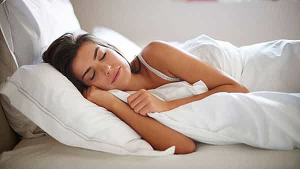 Health Tips: సరైన నిద్ర లేకపోతే ఏం జరుగుతుంది.. అసలు ఎవరు ఎన్ని గంటలు నిద్ర పోవాలో తెలుసా?