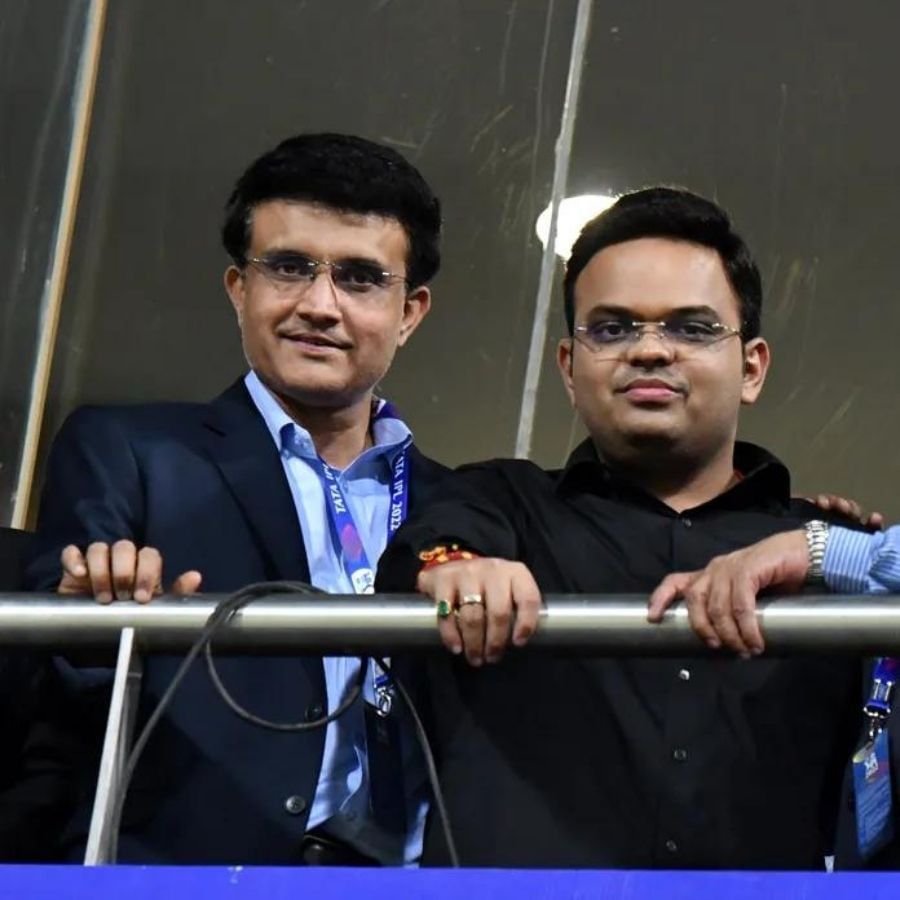 బీసీసీఐ శనివారం (మార్చి 26) IPL 2022 ప్రారంభానికి ముందు టోక్యో ఒలింపిక్స్‌ విజేతలను సత్కరించింది. గోల్డ్ మెడలిస్ట్ నీరజ్ చోప్రాతో సహా పలువురు క్రీడాకారులకు నజరానాలు అందించారు.   బోర్డు ప్రెసిడెంట్ సౌరవ్ గంగూలీ, సెక్రటరీ జయ్ షా, ఐపీఎల్ కమిషనర్ బ్రిజేష్ పటేల్‌తో సహా పలువురు అధికారులు ఈ కార్యక్రమంలో పాల్గొన్నారు. 