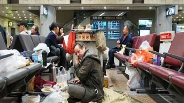 Chinese Man: ఆ అలవాట్లు వద్దన్నందుకు భార్యపై అలిగాడు.. 14 ఏళ్లుగా ఎయిర్పోర్ట్లోనే మకాం పెట్టిన ప్రబుద్ధుడు