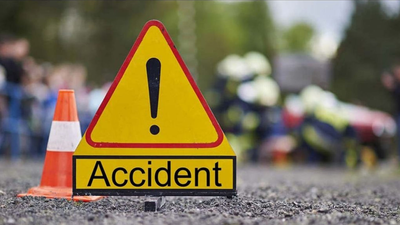 Road Accident: నాగర్‌ కర్నూల్ జిల్లాలో ఘోర రోడ్డు ప్రమాదం.. నలుగురు దుర్మరణం..